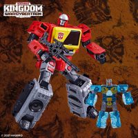 Transformers Generations War for Cybertron: Kingdom Voyager Blaster and Eject