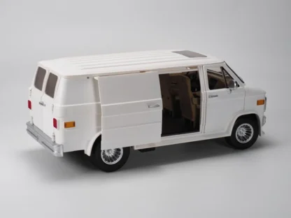 Ramen Economical Vans REV01 White 1/12 Scale Vehicle